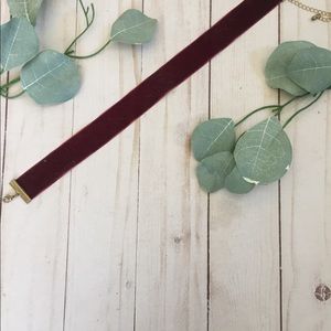 Maroon choker